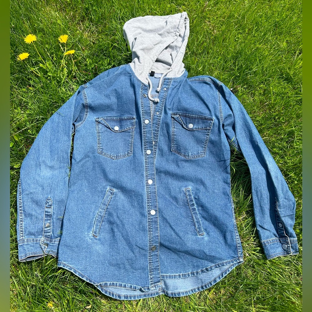 Buttondown oversized lightweight jean jacket